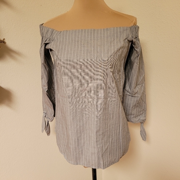 Banana Republic Grey and White Striped Off Shoulder Blouse - Picture 1 of 4